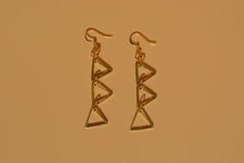 Load image into Gallery viewer, Mini Triangles Earrings
